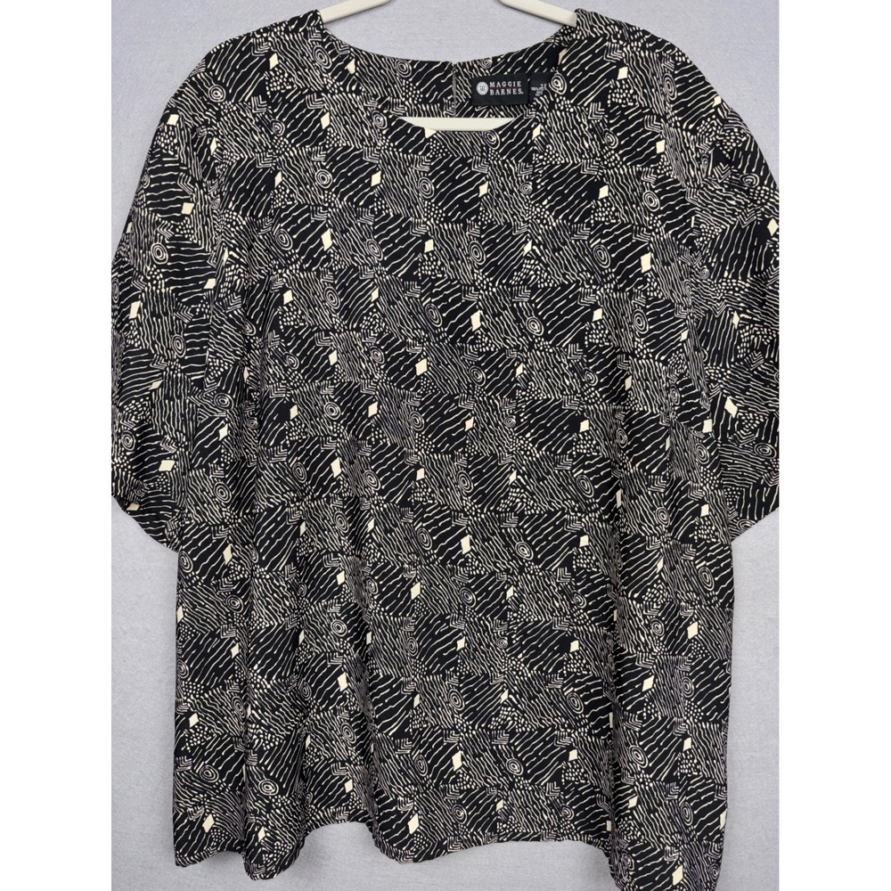 Maggie Barnes Blouse Womens Abstract Geometric Short Sleeve Button Back